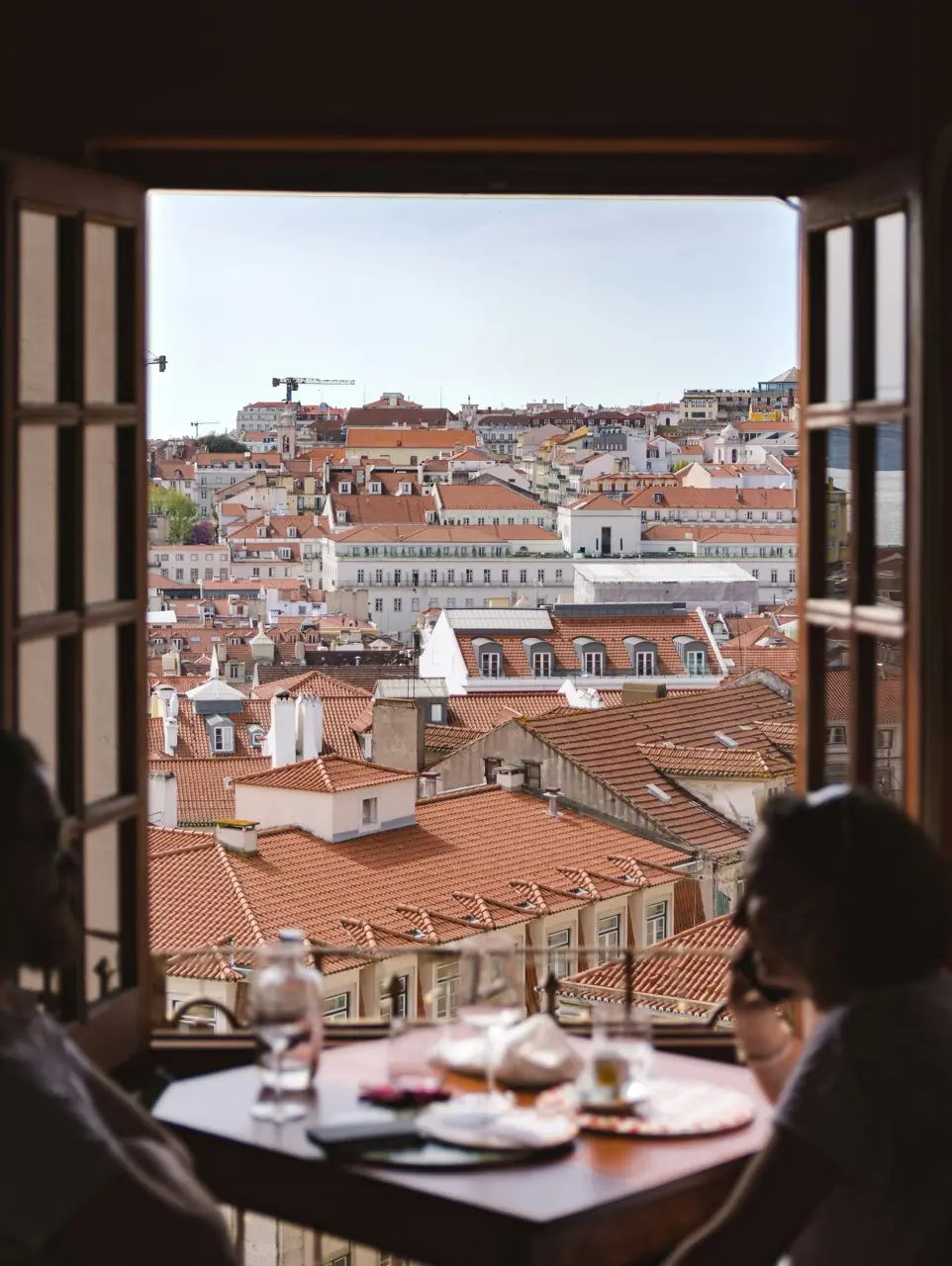Die Terrasse mit Blick über Lissabons Dächer