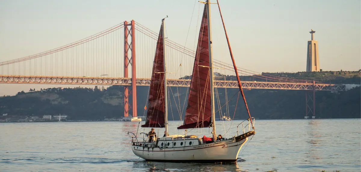 Segelboot auf dem Tejo